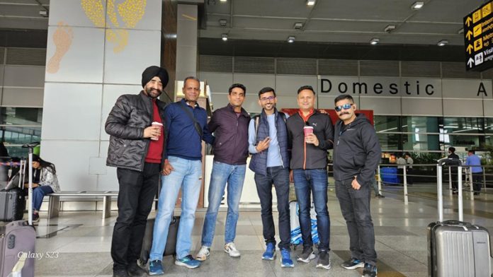 Jammu runners posing for group photograph.