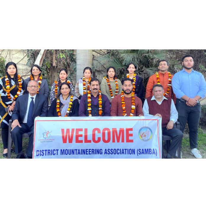 Newly elected members of District Mountaineering Association, Samba posing for a group photograph.