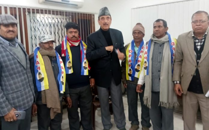 Former CM and DPAP Chairman, Ghulam Nabi Azad welcoming new entrants into party fold in Jammu on Wednesday.