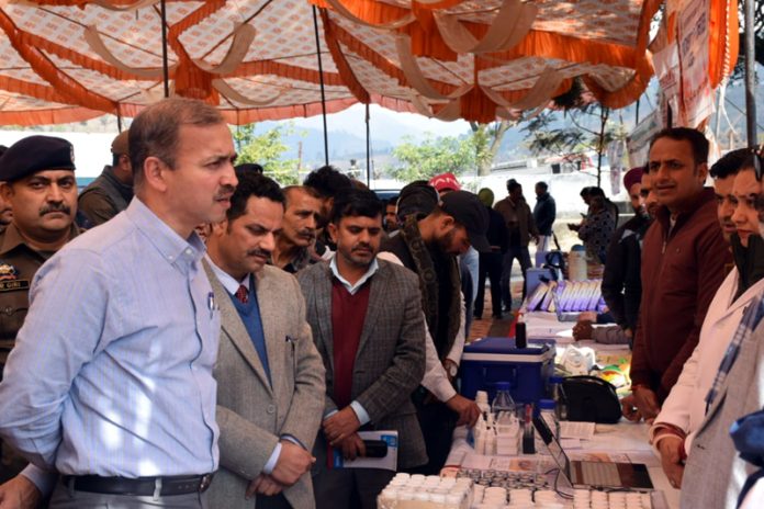 Pr. Secy, Finance inspecting a stall during a public outreach programme at Rajouri.