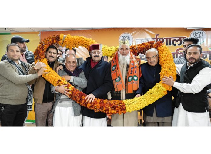 Prominent Gujjar leader, Haji Mohammed Hussain being garlanded on joining BJP.