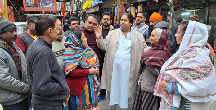 JKPCC working president, Raman Bhalla interacting with people in RS Pura.