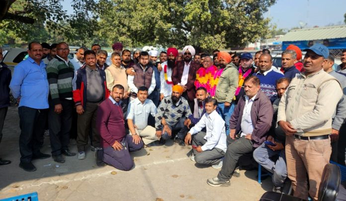 JKPCC gen secy T S Tony during meeting with Taxi operators at Jammu Railway Station on Sunday.