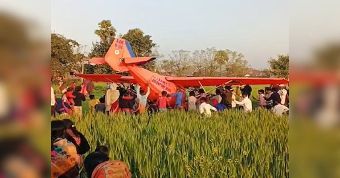 Small Army Aircraft Lands On Field In Gaya After Malfunction, Pilots Injured