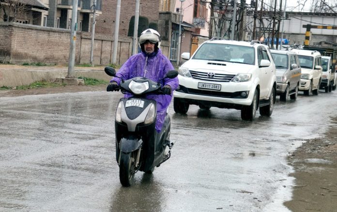 Intermittent rains drench Srinagar on Wednesday. -Excelsior/Shakeel