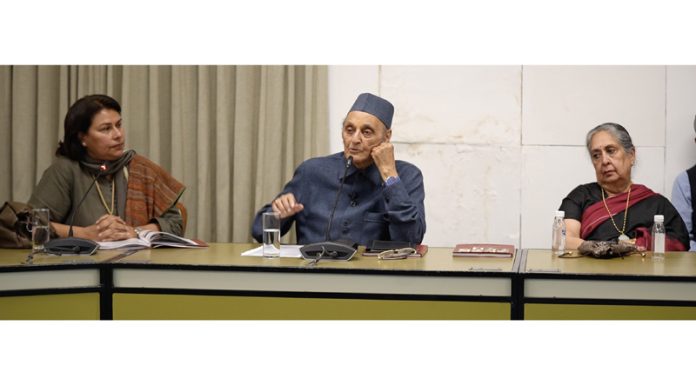 Dr Karan Singh sharing nuggets from his book ‘Meetings With Remarkable Women’ at New Delhi.