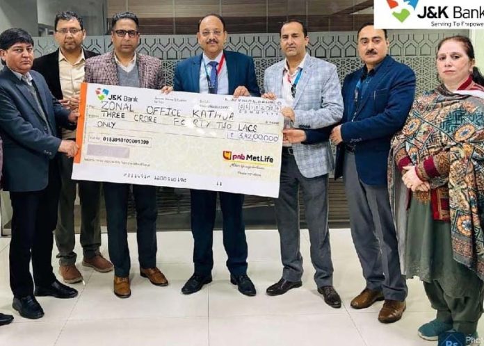 J&K Bank Zonal Head (Kathua) Sanjeev Kumar and other senior officers displaying symbolic cheque worth Rs 3.42 crores handed over to the nominees of deceased customers.