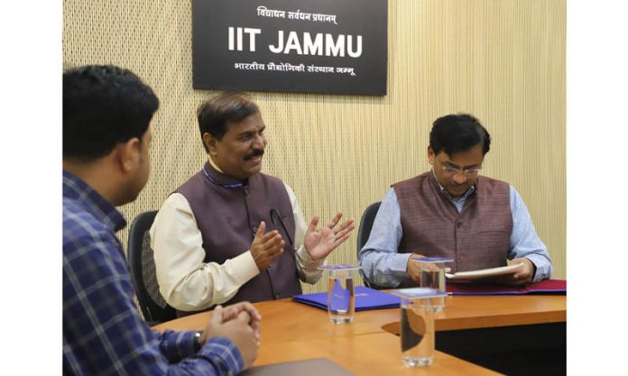 Signing of MoU by Director IIT Jammu and NIT Srinagar.