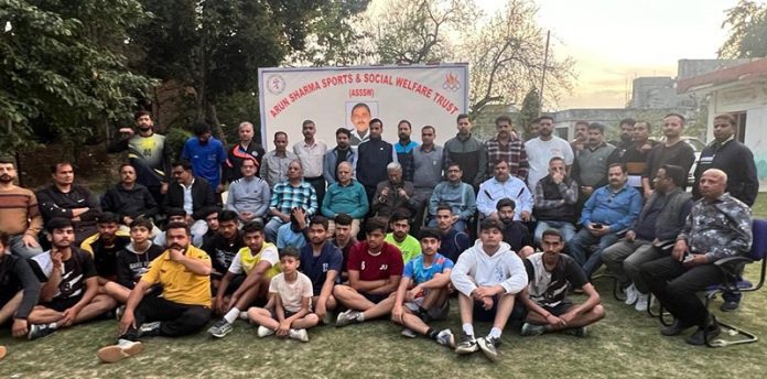 Players posing after paying tribute to Ex-Handball coach, Arun Sharma on his Birth Anniversary at Jammu