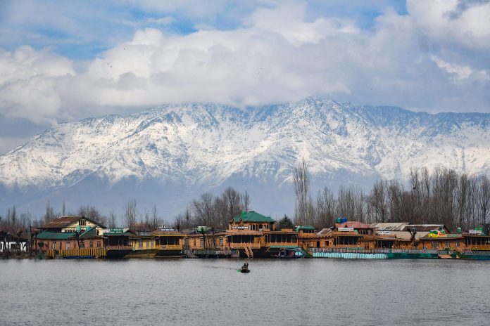 Widespread Light To Moderate Rain Over J&K During Next 24 Hrs: MeT