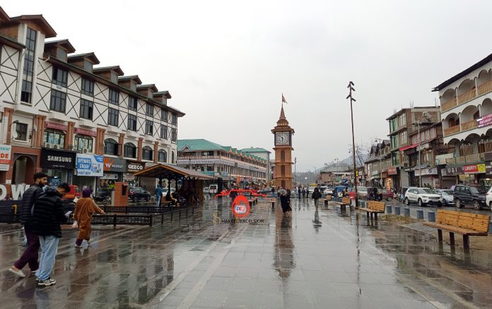 Kashmir's Upper Reaches Receive Fresh Snowfall, Rains On Plains