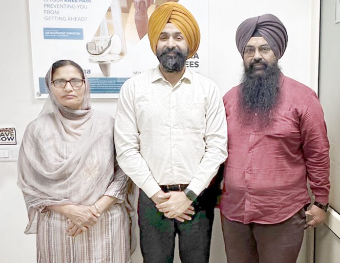 Dr Ranjit Singh posing with a couple on whom he performed successful knee replacement surgery.