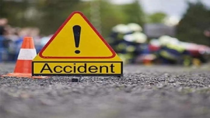 11 injured in road mishaps