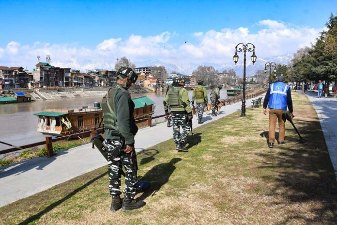Security beefed up in Srinagar ahead of PM Narendra Modi’s visit. -Excelsior/Shakeel