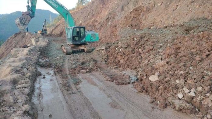 Road widening and clearance work at Dalwas in Ramban area on Sunday. —Excelsior/Parvaiz