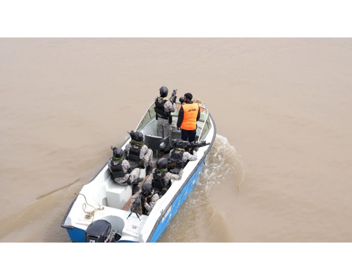 Marcos patrolling river Jhelum on Wednesday ahead of PM Narendra Modi’s visit to Kashmir. -Excelsior/Shakeel