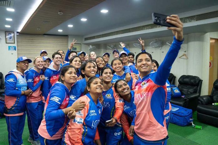 Mumbai Indian Women Cricket team posing for photograph.