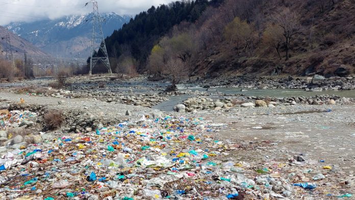 Waste left unattended along the bank of the Sind River on Friday. -Excelsior/Firdous