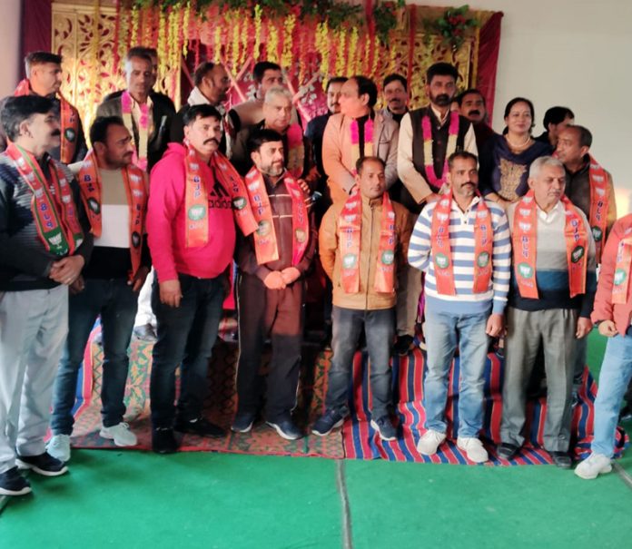 BJP leaders with new entrants in the party.