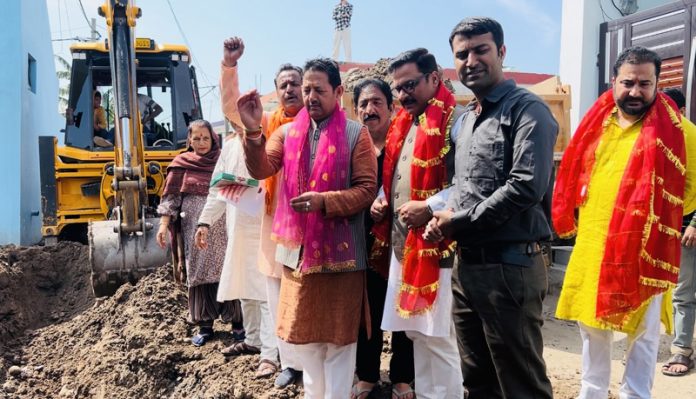 Former Deputy Mayor and senior BJP leader Baldev Singh Billawaria kick starting the work of deep drain at Belicharana on Saturday.