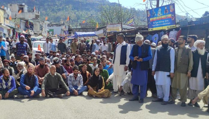 Family members of the deceased and locals protesting on road.