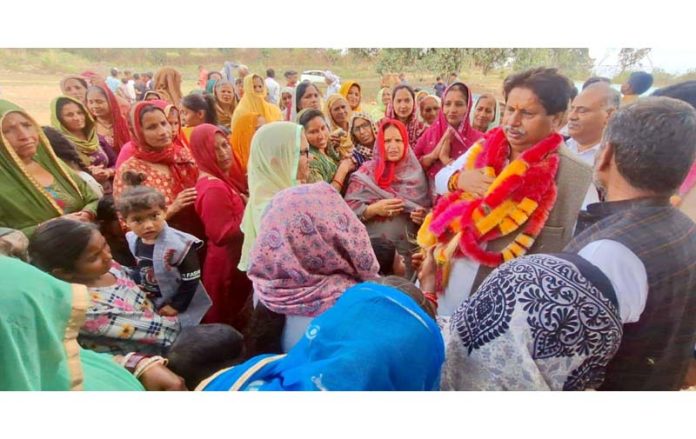 JKPCC working president Raman Bhalla interacting with women voters at Diani in Samba district.