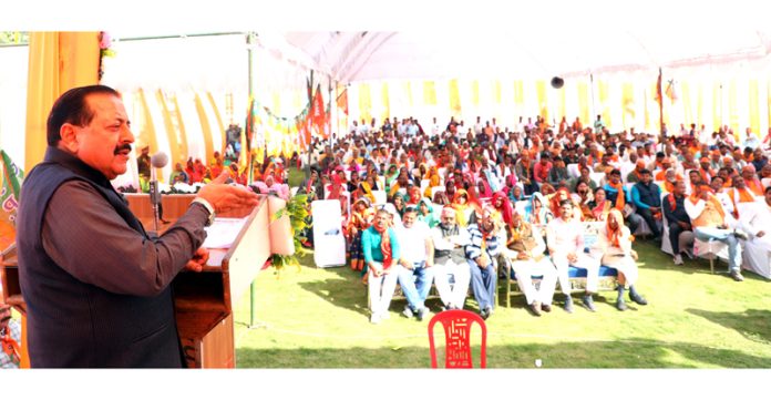Union Minister Dr. Jitendra Singh addressing a public meeting at Jaunpur, Uttar Pradesh on Friday.