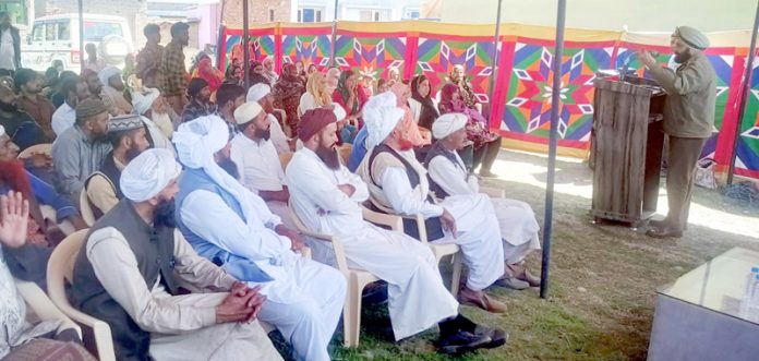 A police officer addressing the members of civil society Kathua during a Thana Diwas at Lakhanpur on Thursday.