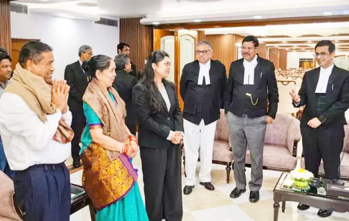 Pragya, who got a scholarship to study masters in law in two different universities in the US, with parents during her felicitation by the Supreme Court judges, at the Supreme Court of India in New Delhi. Pragya's father Ajay Kumar Samal works as a cook in Supreme Court.