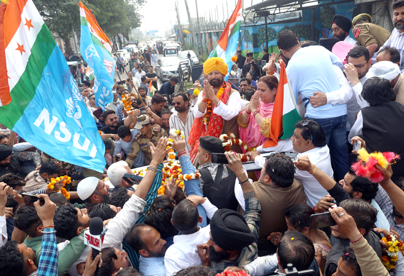 Ex-MP Ch. Lal Singh Being Received By Cong Workers And His Supporters ...