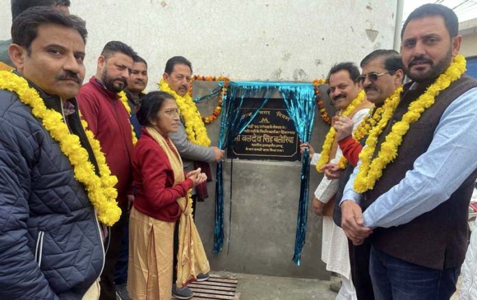 Former Dy Mayor and senior BJP leader, Baldev Singh Billawaria inaugurating a newly constructed lane in Ward 56.