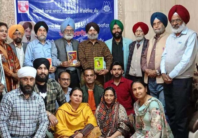 Dignitaries during a function to pay tribute to Hardial Singh Rehbar at Jammu on Sunday.
