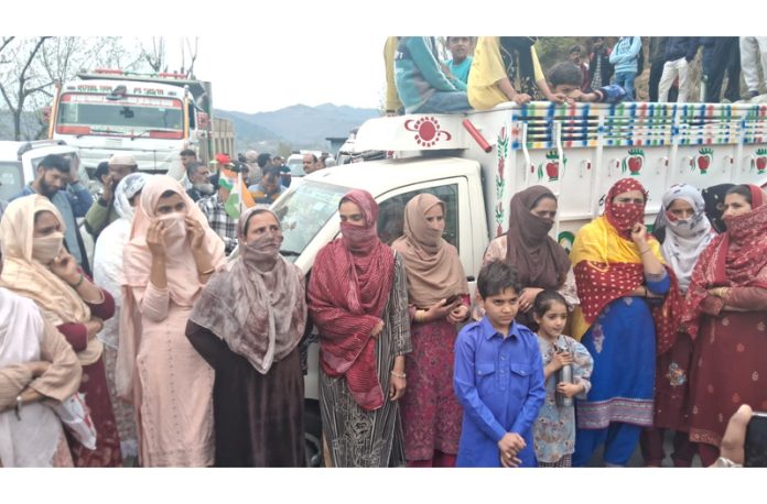 Local people protesting against shortage of power and water supply at Palma in Rajouri on Thursday. — Excelsior/Imran