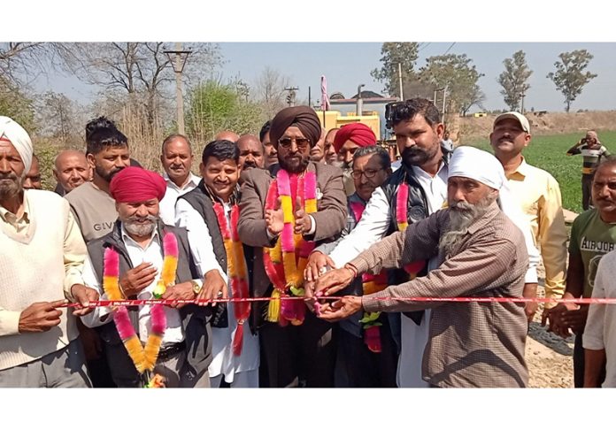 Congress leader, Taranjit Singh Tony starting road blacktopping work at Hara Peer Sai in Suchetgarh.