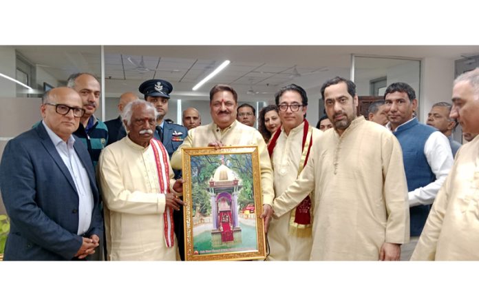 Haryana Governor, Bandaru Dattatreya unveiling portrait of Mata Kheer Bhawani at Chandigarh.