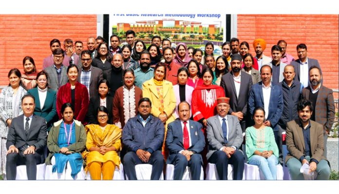 Executive Director and CEO of AIIMS Jammu, Prof (Dr) Shakti Kumar Gupta posing with dignitaries and faculty members of the Institution.