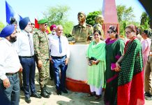 Major General Shailendra Singh, Chief of Staff, Headquarters 16 Corps unveiling Shaurya Smarak of three fallen officers at Sainik School Nagrota.