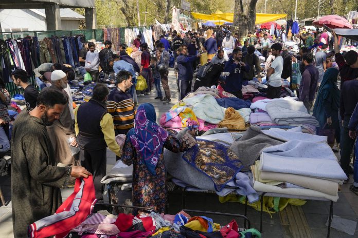 Shoppers Throng Markets In Kashmir Ahead Of Eid-Ul-Fitr
