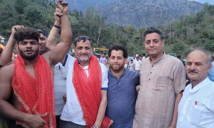 Chief guest and others posing with a winner at Reasi on Thursday.