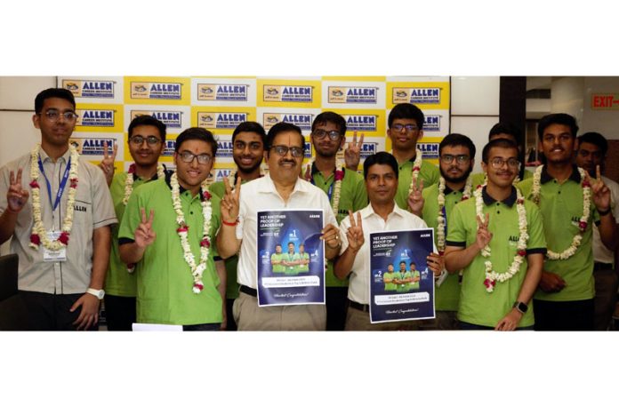 Director of ALLEN Institute Naveen Maheshwari posing with top rankers of JEE-Main exam.
