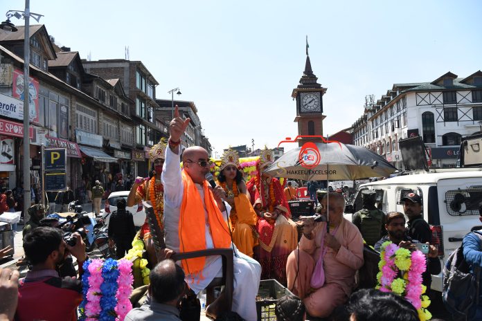 J&K | Kashmiri Pandits Take Out Shoba Yatra In Srinagar