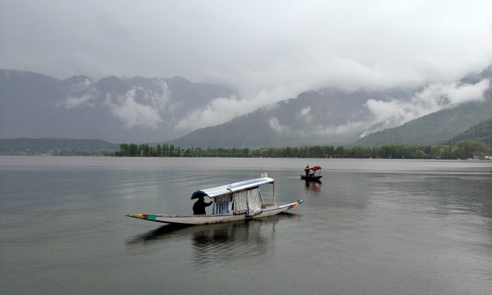Rain Showers Drop Temp In Kashmir