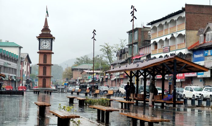 Incessant Rainfall Drenches Kashmir, Snowfall At Gulmarg: MeT