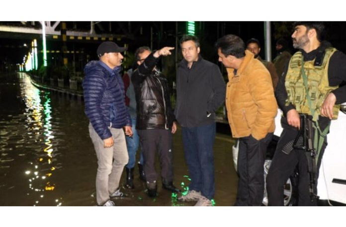 DC Srinagar conducts evening tour to assess rainfall impact on City