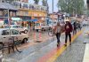 Rains drench Srinagar on Saturday evening. -Excelsior/Shakeel
