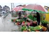 Incessant rains continue in Srinagar on Sunday. -Excelsior/Shakeel