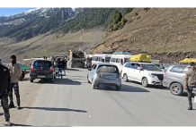 Vehicles stranded on Srinagar-Leh highway which remains closed on Wednesday. -Excelsior/Firdous
