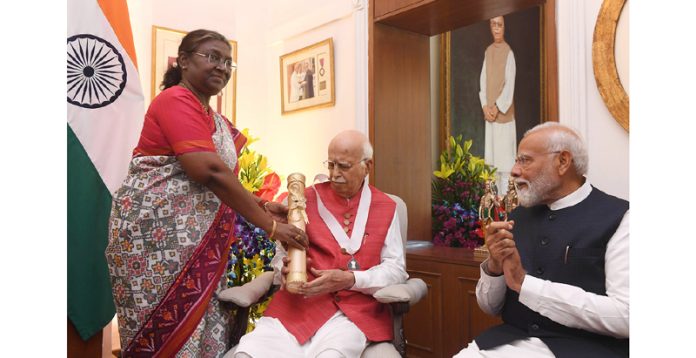 President Droupadi Murmu confers Bharat Ratna on veteran BJP leader L K Advani at his residence in New Delhi on Sunday. Prime Miniter Narendra Modi is also seen.(UNI)