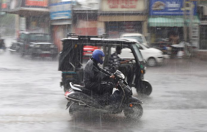 Vehicles move amid heavy rains in Jammu on Monday. -Excelsior/Rakesh