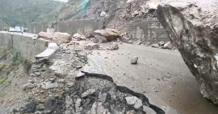 National Highway blocked after landslides in Meharh area of Ramban. . — Excelsior/Parvez Mir